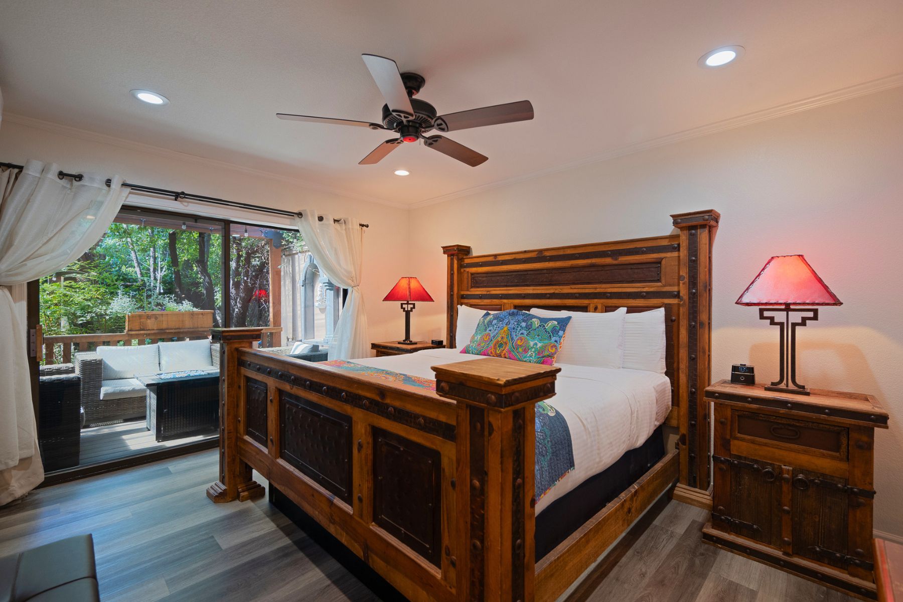 Lantern Light Inn room