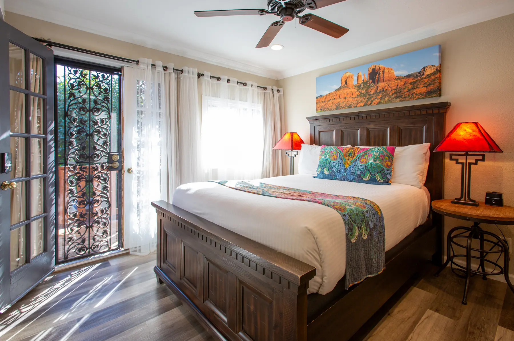 Lantern Light Inn Rooms